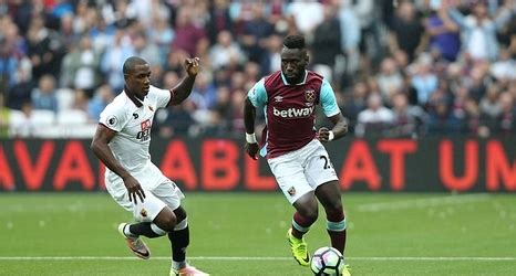 View the starting lineups and subs for the Olympiakos vs West Ham match on 26.10.2023, plus access full match preview and predictions.